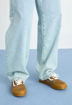 Vans PREMIUM OLD SKOOL UNISEX - Trainers - Red -Stock X adabd7e9a0f04183b4a9908cde4df6bd