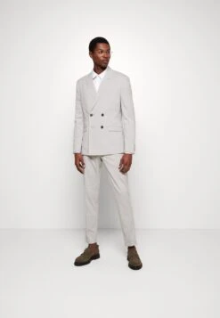 The Fashion Suit Peak- Suit - Grey -Stock X aecc50da315648c59a7bfcc0e0d9c98f