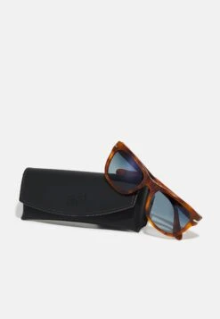 Persol Unisex - Sunglasses - Terra Di Siena -Stock X af89d26bfc614f36868096a4859b6a6f