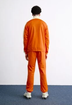 Nike Sportswear CLUB - Tracksuit - Safety Orange/light Khaki -Stock X b08ac015fce24d218d7a78d7023c9e3a