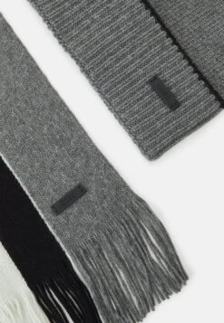Boss Frizzante Unisex Set - Scarf - Medium Grey -Stock X b12c94b4f0f14fffb7e0c66be1306bc4