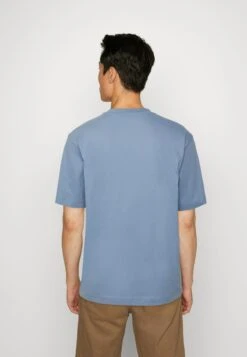 Tom Tailor Relaxed Crewneck Logo- Print T-Shirt - Greyish Mid Blue 10 Tom Tailor Relaxed Crewneck Logo- Print T-Shirt - Greyish Mid Blue -Stock X b14a0054a7f8469d878db0f9691836dc