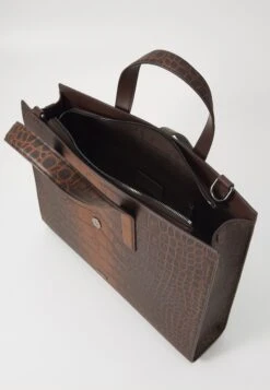 Emporio Armani BRIEFCASE BAG - Cross Body Bag - Delicioso 13 Emporio Armani BRIEFCASE BAG - Cross Body Bag - Delicioso -Stock X b1eedf1a5c914c41ac44a62f798bef5b