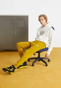 Nike Sportswear M Nsw Club Jggr Ft - Tracksuit Bottoms - Bronzine/White -Stock X b2148d87db5e48b5a33aefd5e3f2716d