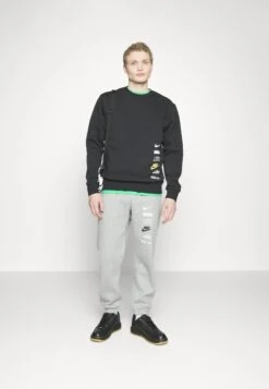 Nike Sportswear Club Logo - Tracksuit Bottoms - Dark Grey Heather 13 Nike Sportswear Club Logo - Tracksuit Bottoms - Dark Grey Heather -Stock X b27134ed921d497b95068d598b90752b