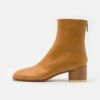 MM6 Maison Margiela Boot - Classic Ankle Boots - Beige