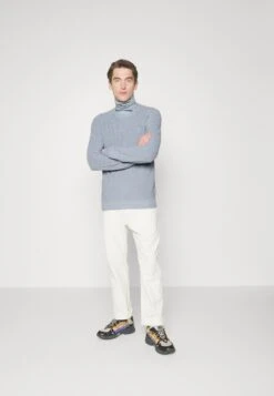 Hackett London Mouline Crew - Jumper - Chambray/Ecru -Stock X b5a80b6ade3b443bbb34247b3634354a