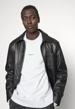 Han Kjøbenhavn Casual Crewneck - Sweatshirt - Grey Melange -Stock X b6b561315f5842469019e81d98647e68