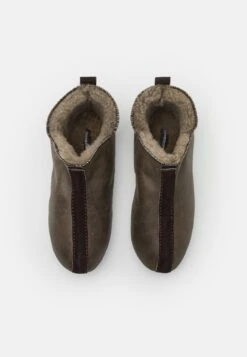 Shepherd HENRIK - Slippers - Oild Antique 14 Shepherd HENRIK - Slippers - Oild Antique -Stock X b7a6d9f510c9494e97cb6e90a48a7b6f