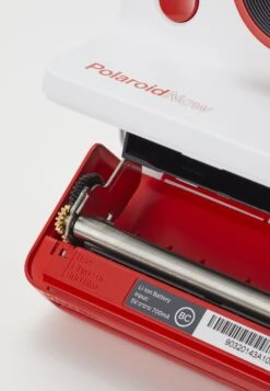 Polaroid Now - Camera - Red -Stock X b8a2fb1e226f48da906db0d6017e61b7