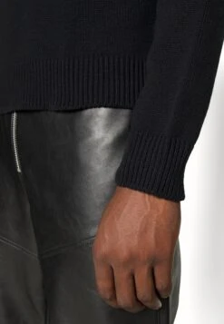 Han Kjøbenhavn Crewneck - Jumper - Black -Stock X ba0dbb4c5b824998a064d8ff564ee549