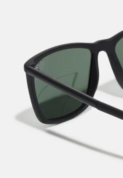 Le Specs Tweedledum Unisex - Sunglasses 9 Le Specs Tweedledum Unisex - Sunglasses -Stock X ba57e18d1cbd4912915b92bb63a770da