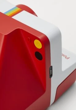 Polaroid Now - Camera - Red -Stock X babe12be45d94d888110899cbcffa491