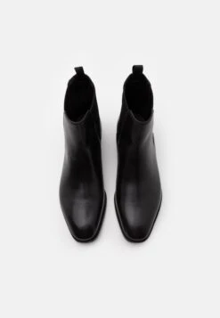 Coach Metropolitan Chelsea Boot - Classic Ankle Boots - Black -Stock X bc1b91cba3f94ce2a7d79af0cc38b7f7