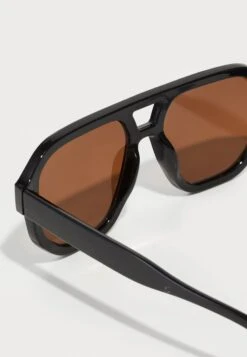 Aldo ELAURIEN UNISEX - Sunglasses - Black -Stock X bd92f8fcebf743d6bc0611dd6bb15550