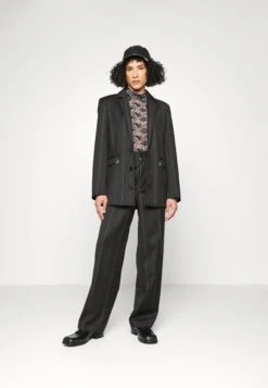 Han Kjøbenhavn Shaped Suit Unisex - Blazer Jacket - Black -Stock X bd9322d6a18241aaad96a0346824185b