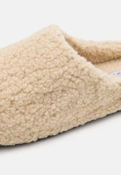 Pier One UNISEX - Slippers - Off-white -Stock X be2894bb1d894114ac642db6b59118da