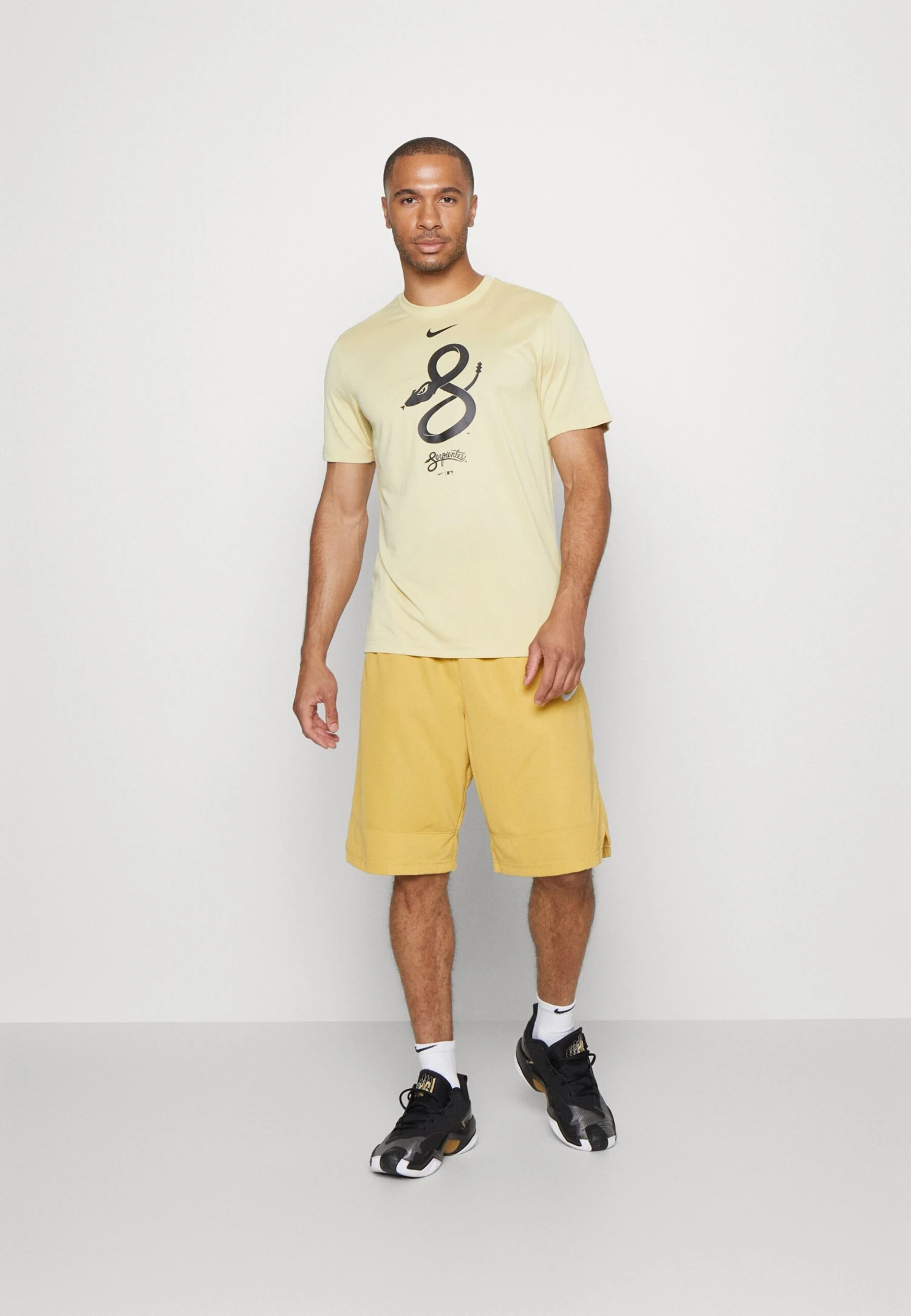 Nike Performance ArizonaLegend Tee - Print T-Shirt -Gold 4 Nike Performance ArizonaLegend Tee - Print T-Shirt -Gold - Image 2