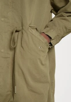 DRYKORN Menito - Parka - Green -Stock X c0dbf3a3177346de90438ae4e87f2271