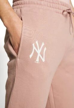 NEW ERA Mlb New York Yankees League Essentials Jogger - Club Wear - Pink -Stock X c0f37f0e2cd14fc99c9fb9b4da5df9c9