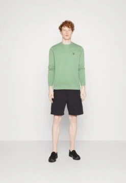 Lyle & Scott Crew Neck - Sweatshirt - Glencoe Green 9 Lyle & Scott Crew Neck - Sweatshirt - Glencoe Green -Stock X c2cfaaa500614d40a3da0470c30fcb51