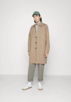 Les Deux Nathan Coat - Trenchcoat - Desert Taupe -Stock X c364b6d82a934d9280a53811c34c2d1b