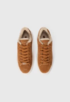 Guess ELBAN - Trainers - Cognac -Stock X c3be8336b48841ae973e36734b288b47
