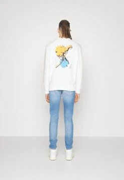 Calvin Klein Jeans Flower Logo Relaxed Crew Neck - Sweatshirt - Bright White -Stock X c4b4fc79242b473a8a4aaee0cbbb403a