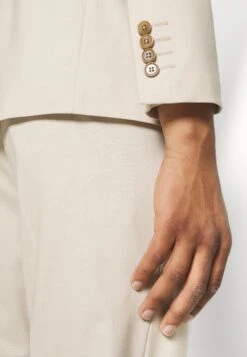 Noah - Suit -Stock X c5cc82966c0344278eaa044f7a8abf24