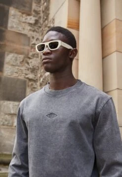 Han Kjøbenhavn Distressed Tee Long Sleeve Diamond - Sweatshirt - Dark Grey -Stock X c7578048296647c9964dd4f171e0312c