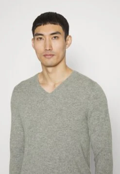 Jumper - Grey -Stock X c7dfdae2f524411ebf71a0f2f619638c