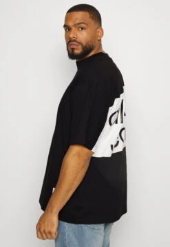 Plus Bold Logo Colorblock Tee - Print T-Shirt - Black -Stock X c7e9accf5c3045d2bea416bf29e40cef