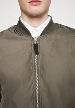 Lindbergh Recycled Jacket - Bomber Jacket - Army -Stock X c7f45a50d29e43438d32886ed993669e