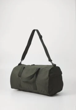 BJØRN BORG CORE SPORTS BAG UNISEX - Weekend Bag - Forest Night -Stock X c8b3d5bf1cc14f09b76fef22371f5e73