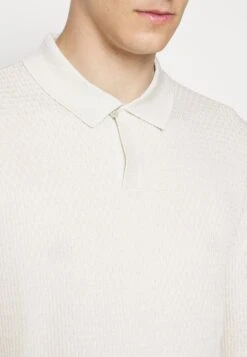 Emporio Armani Jumper - Beige Argent -Stock X c8f9694271564a37ae99086a4b1814bf