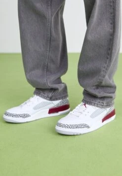 Jordan SPIZIKE LOW - Trainers - White/fire Red/desert -Stock X c93e8b64231c4ee49cf1b38148ad7e36