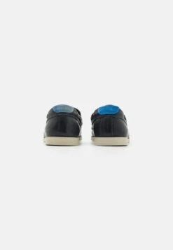Lacoste Caspian - Slip-Ons - Navy/Off White -Stock X c94a66aaba0b4d1887c8a76f9d8f7685