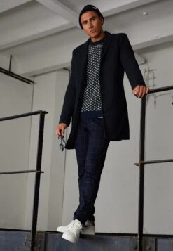 Only & Sons Onsjulian King Coat - Classic Coat -Stock X c9db046914854f65a991edee46871991