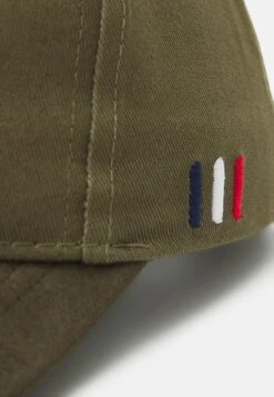 Les Deux Baseball Unisex - Cap - Olive Night -Stock X cab9018c87fe4c73a71274ef4c493608