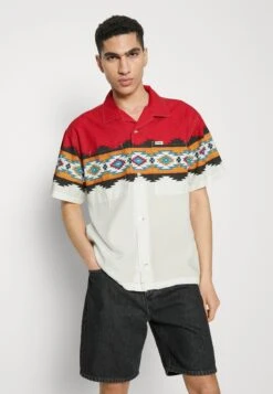 Wrangler Resort - Shirt - Worn White -Stock X cc0114c0bdf84772b440ab2d180364f0