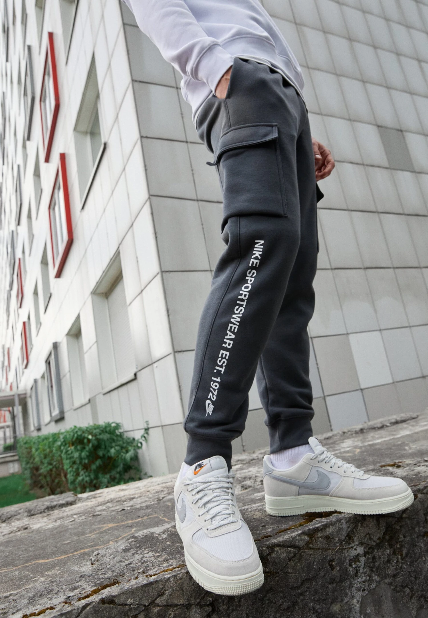 Nike Sportswear Pant - Cargo Trousers - Dark Smoke Grey 5 Nike Sportswear Pant - Cargo Trousers - Dark Smoke Grey - Image 3