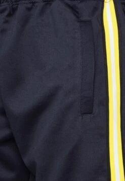 BRAVE SOUL Rhetttape - Shorts - Navy/Yellow 12 BRAVE SOUL Rhetttape - Shorts - Navy/Yellow -Stock X cc9fe2b09f694bbb9beb2010d1280885