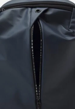 Bugatti Rucksack - Navy -Stock X cd6c37c20f2f41a7b1312f0ae9eb7f11