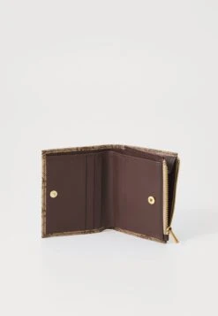 Guess MILANO BIFOLD TOP ZIP - Wallet - Beige Brown -Stock X ce2fd5fa1b1f4d3db28e7da1235f71f2