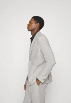 Emporio Armani Giacca - Blazer Jacket - Grigio Piuma -Stock X cfee906a27f4458bbaa7a091cafe91ba