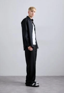 MOSCHINO Sandals - Nero 12 MOSCHINO Sandals - Nero -Stock X d17b4092ba124652a7894daef28aad51