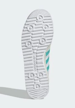 Adidas Originals AMG PETRONAS FORMULA ONE TEAM SL 72 RS - Trainers - Cloud White Core Black Silver Metallic -Stock X d1af634f7e44434799a8983fc5807a4b