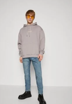 Central Carrier Hoodie Unisex - Hoodie - Nude -Stock X d250ca0926f740c49541b321b977f6ad