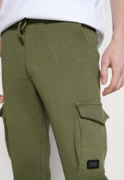 Jack & Jones Jjigordon Jjclassic - Tracksuit Bottoms - Four Leaf Clover -Stock X d2f2f9e12c484a45b25a2a3e50baaea7