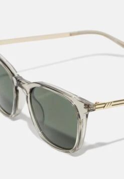 Le Specs Huzzah Unisex - Sunglasses - Eucalyptus -Stock X d3b6db7e5e214de8834b3c83eae5f131